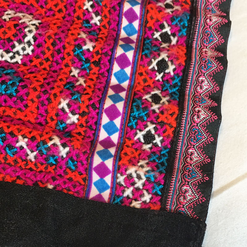 タイ 山岳民族 モン族 刺繍 フリークロス 大判 ハンドメイド インテリア布 1709-3