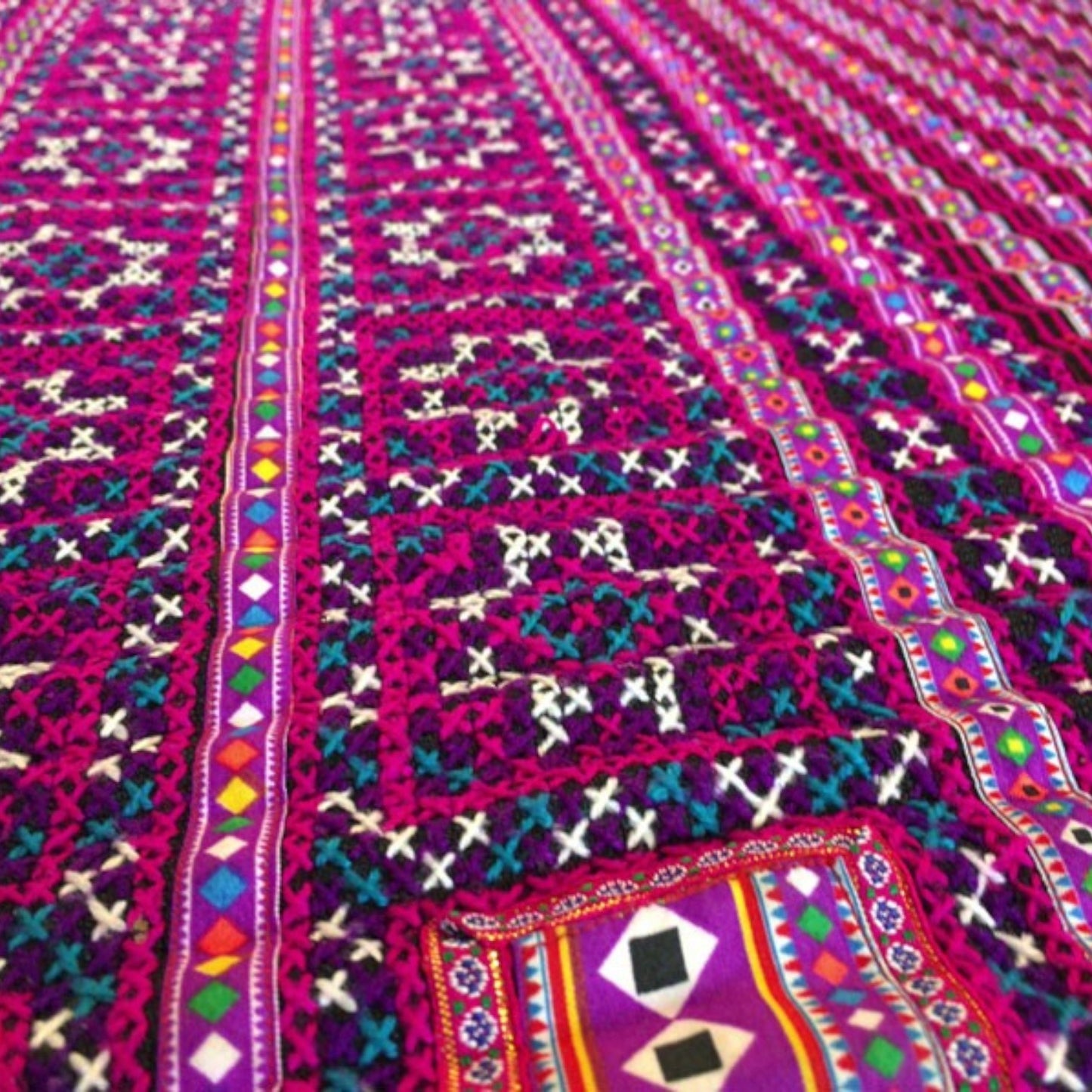 タイ 山岳民族 モン族 刺繍 フリークロス 大判 ハンドメイド インテリア布 1709-4